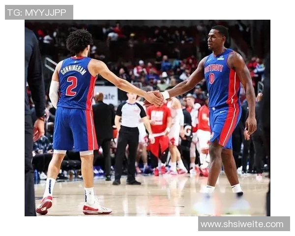 芝加哥公牛队与底特律活塞队的激烈对决展现篮球魅力与团队精神