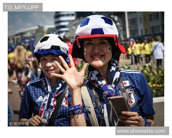 日本与哥伦比亚比赛中64分钟惊现绝美女球迷引发热议